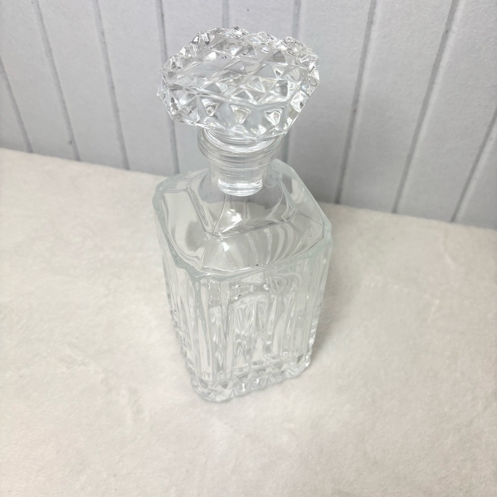 Mikasa Crystal Pattern Blown Decanter with stopper. - Picture 2 of 8